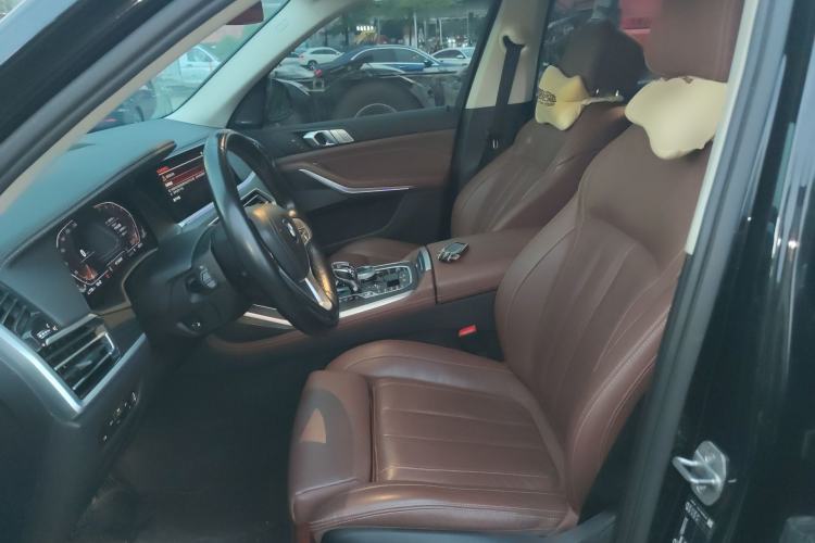 Used BMW X7 2021 xDrive40i Luxury Package with Leading Features Left Front Seat