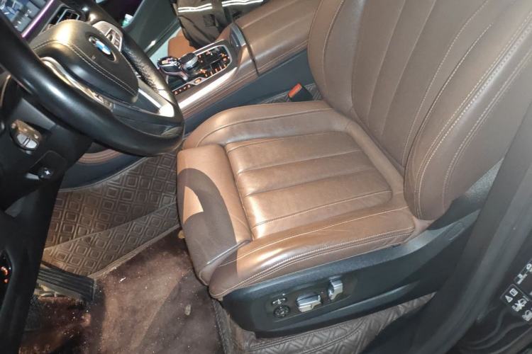 Used BMW X7 2021 xDrive40i Luxury Package with Leading Features Left Front Seat