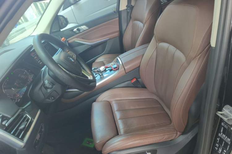 Used BMW X7 2021 xDrive40i Luxury Package with Leading Features Left Front Seat