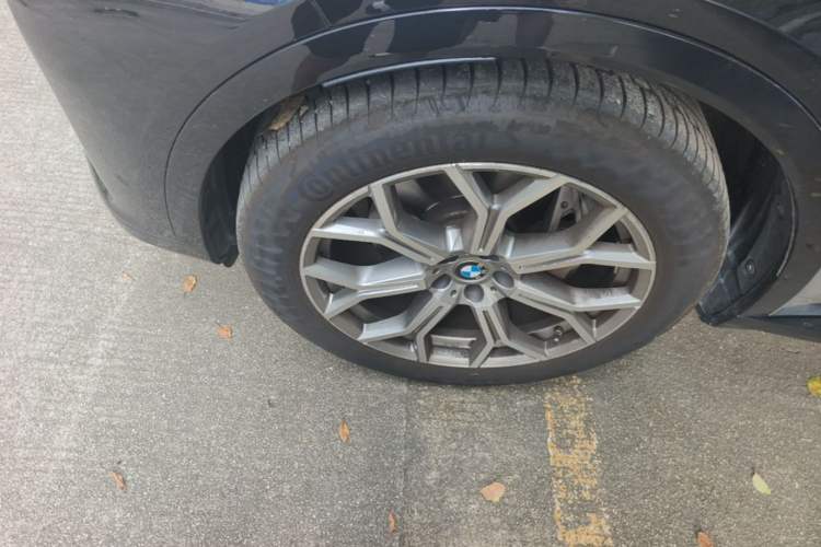 Used BMW X7 2021 xDrive40i Luxury Package with Leading Features Left Front Wheel Hub