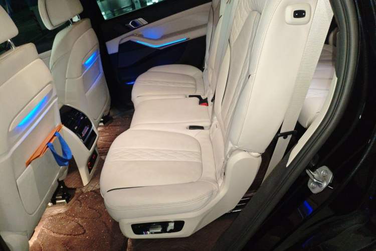 Used BMW X7 2021 xDrive40i Luxury M Sport Package Left Rear Seat