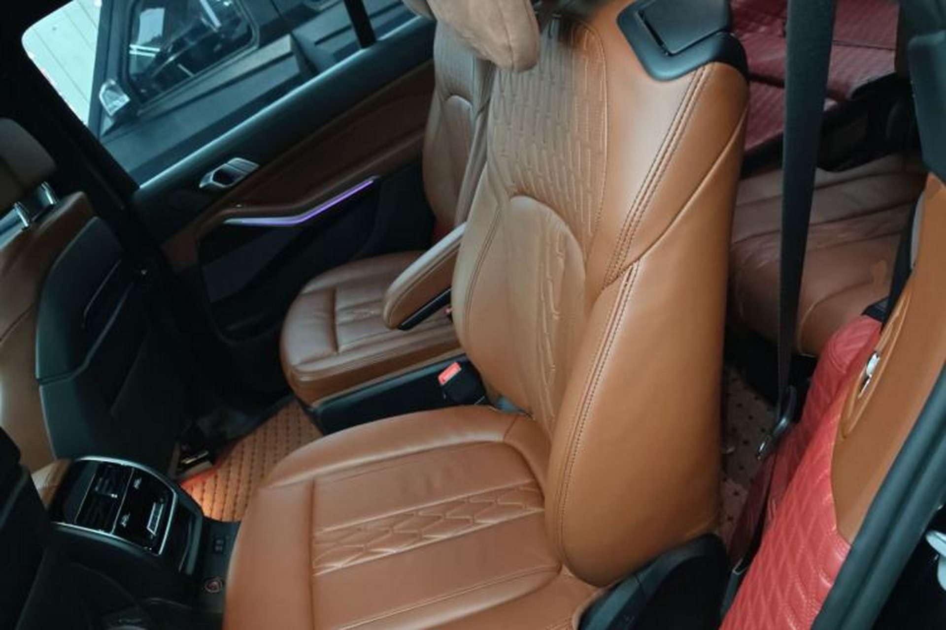 Used BMW X7 2021 xDrive40i Luxury Package with Premium Features Left Rear Seat