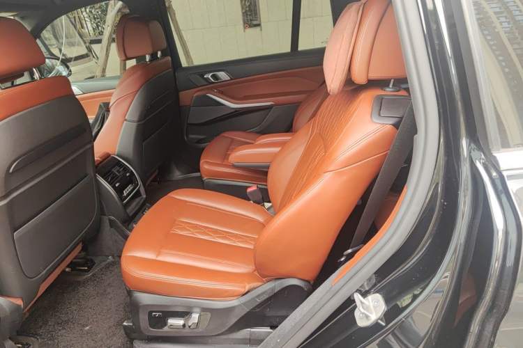 Used BMW X7 2021 Restyled xDrive40i Luxury Package with Premium Features Left Rear Seat