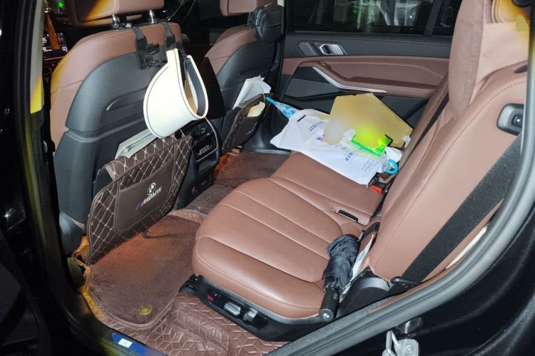 Used BMW X7 2021 xDrive40i Luxury Package with Leading Features Left Rear Seat