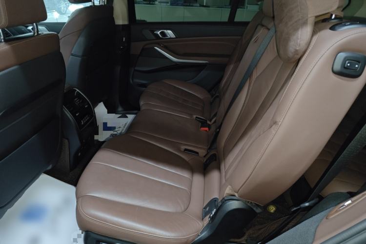 Used BMW X7 2021 xDrive40i Luxury Package with Leading Features Left Rear Seat