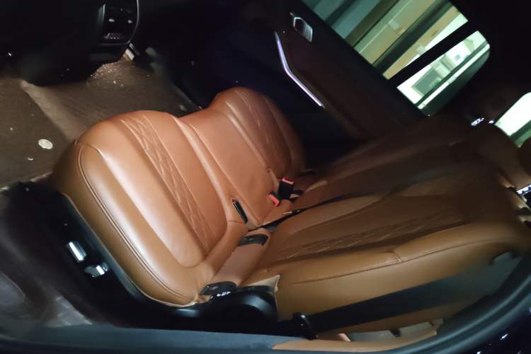 Used BMW X7 2021 Restyled xDrive40i Luxury Version with M Sport Package Left Rear Seat