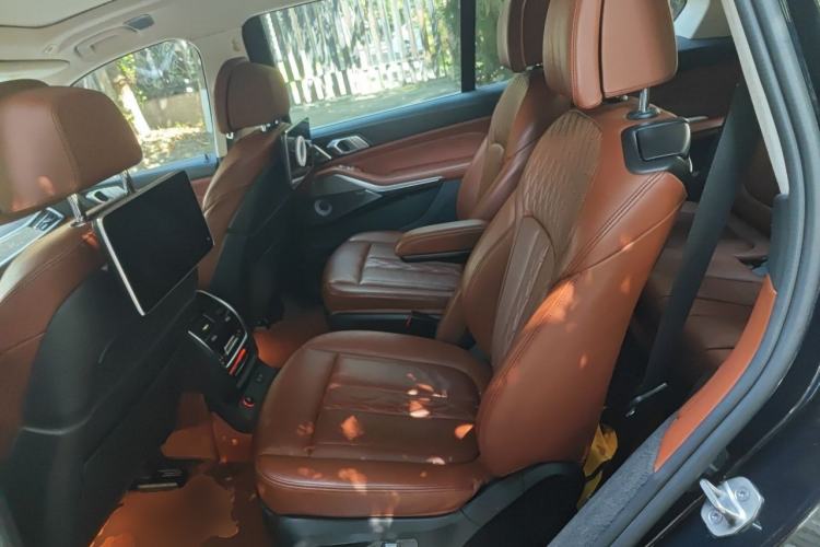 Used BMW X7 2021 xDrive40i Executive Model with M Sport Package Left Rear Seat