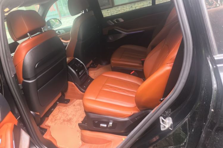 Used BMW X7 2021 xDrive40i Luxury M Sport Package Left Rear Seat