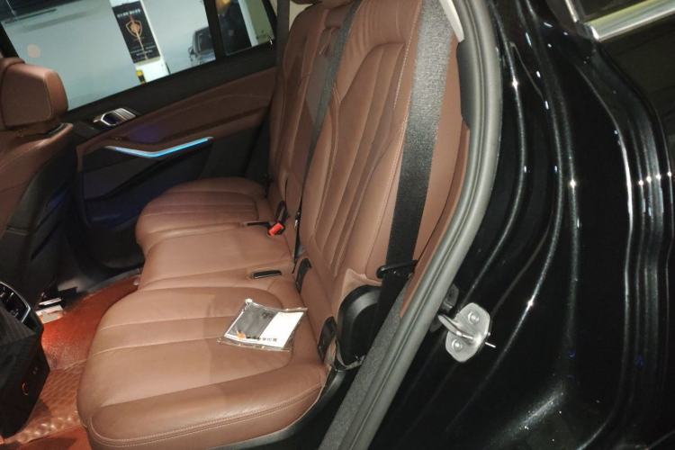 Used BMW X7 2021 xDrive40i Luxury Package with Leading Features Left Rear Seat