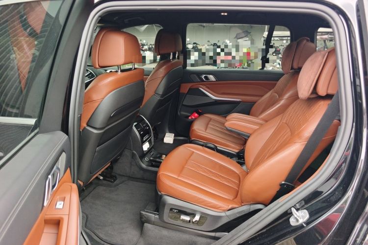 Used BMW X7 2021 Restyled xDrive40i Luxury Version with M Sport Package Left Rear Seat