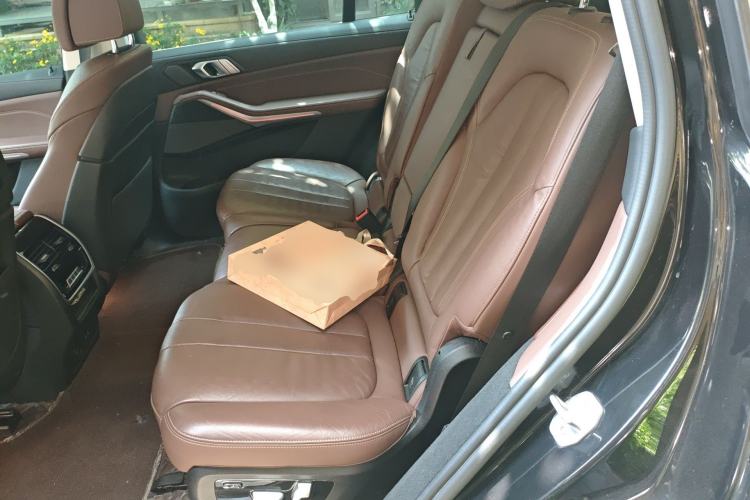 Used BMW X7 2021 xDrive40i Luxury Package with Leading Features Left Rear Seat