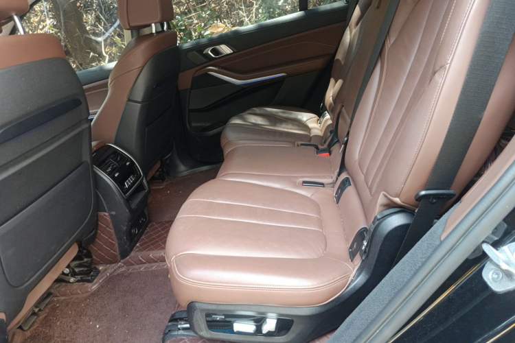 Used BMW X7 2021 xDrive40i Luxury Package with Leading Features Left Rear Seat
