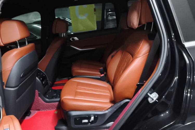 Used BMW X7 2021 xDrive40i Luxury M Sport Package Left Rear Seat