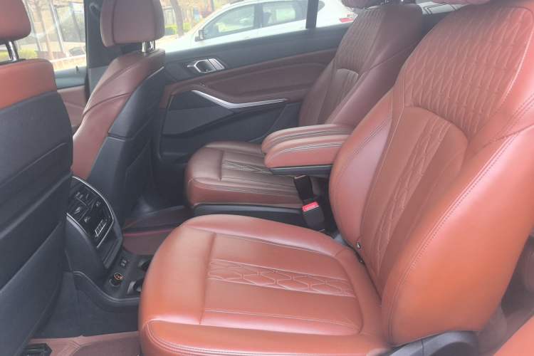 Used BMW X7 2021 Restyled xDrive40i Luxury Package with Premium Features Left Rear Seat