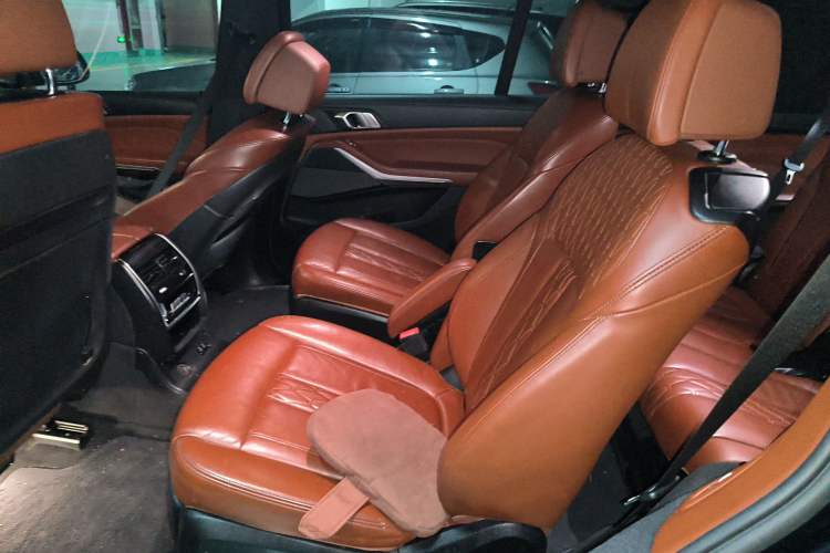 Used BMW X7 2021 xDrive40i Luxury M Sport Package Left Rear Seat
