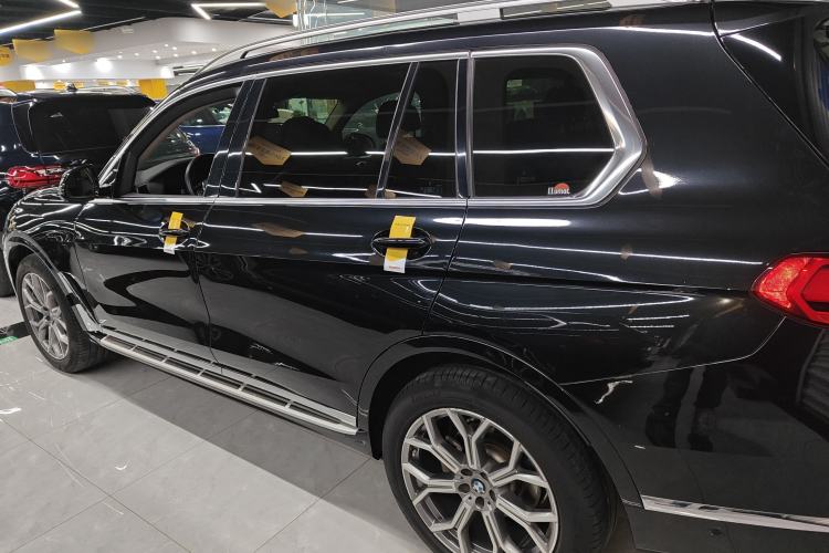 Used BMW X7 2021 xDrive40i Luxury Package with Leading Features Left Side
