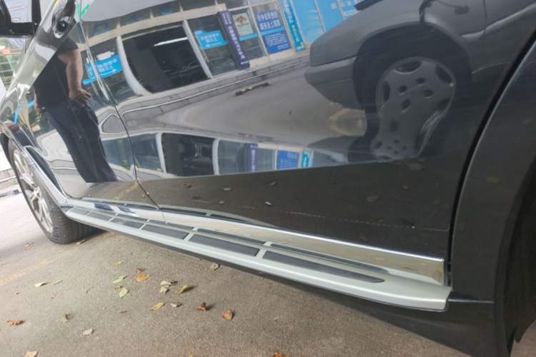 Used BMW X7 2021 xDrive40i Luxury Package with Leading Features Left Side Sill