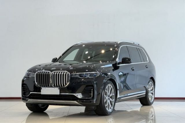 Used BMW X7 2021 xDrive40i Luxury Package with Premium Features