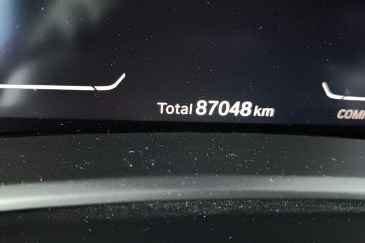 Used BMW X7 2021 xDrive40i Luxury M Sport Package Odometer Close Up