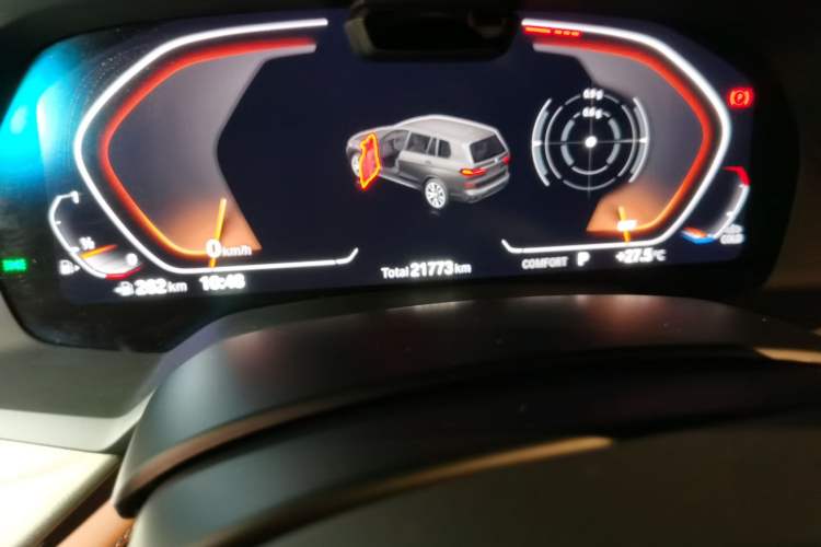 Used BMW X7 2021 Facelifted xDrive40i Luxury Package with Leading Features Odometer Close Up