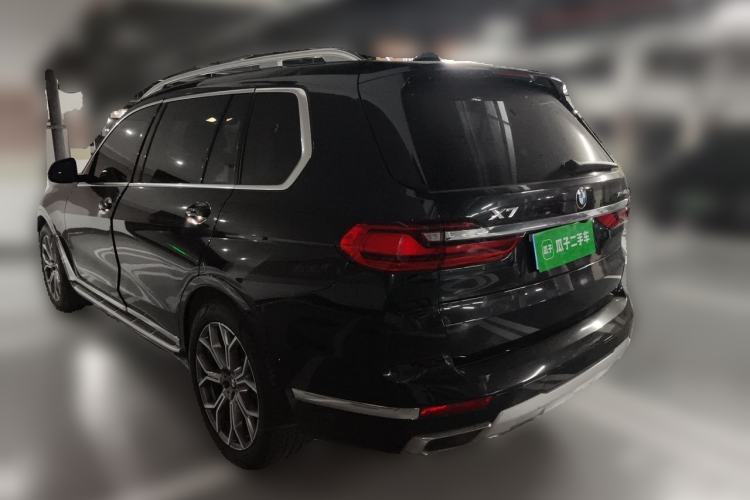 Used BMW X7 2021 xDrive40i Luxury Package with Leading Features Rear Left 45 Deg