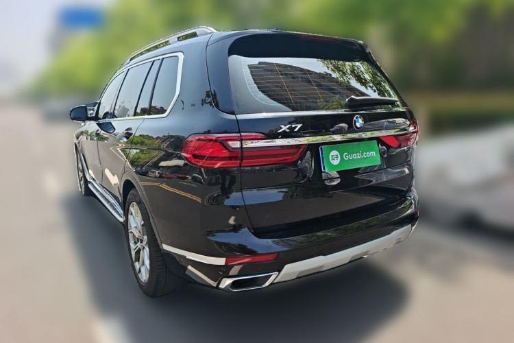Used BMW X7 2021 xDrive40i Luxury Package with Leading Features Rear Left 45 Deg
