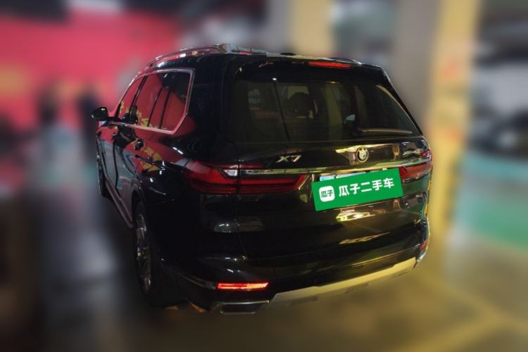 Used BMW X7 2021 xDrive40i Luxury Package with Leading Features Rear Left 45 Deg