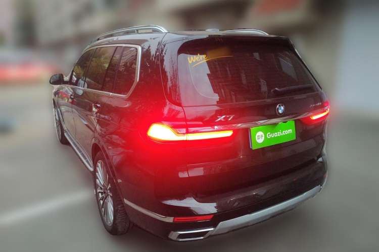 Used BMW X7 2021 xDrive40i Luxury Package with Leading Features Rear Left 45 Deg