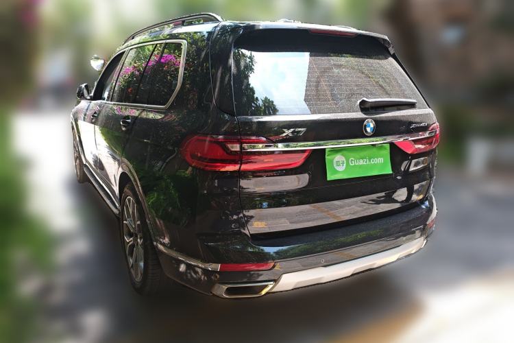 Used BMW X7 2021 xDrive40i Luxury Package with Leading Features Rear Left 45 Deg
