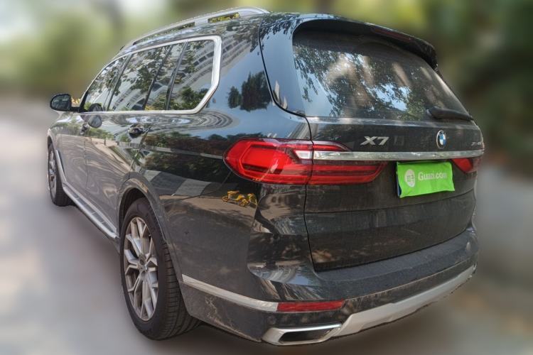 Used BMW X7 2021 xDrive40i Luxury Package with Leading Features Rear Left 45 Deg