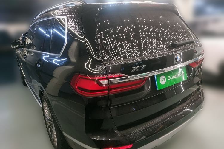 Used BMW X7 2021 xDrive40i Luxury Package with Leading Features Rear Left 45 Deg