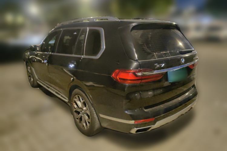 Used BMW X7 2021 xDrive40i Luxury Package with Leading Features Rear Left 45 Deg