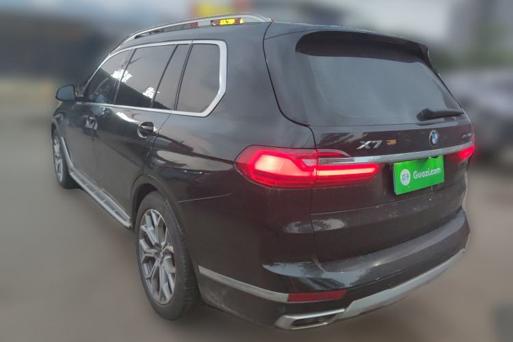 Used BMW X7 2021 xDrive40i Luxury Package with Leading Features Rear Left 45 Deg