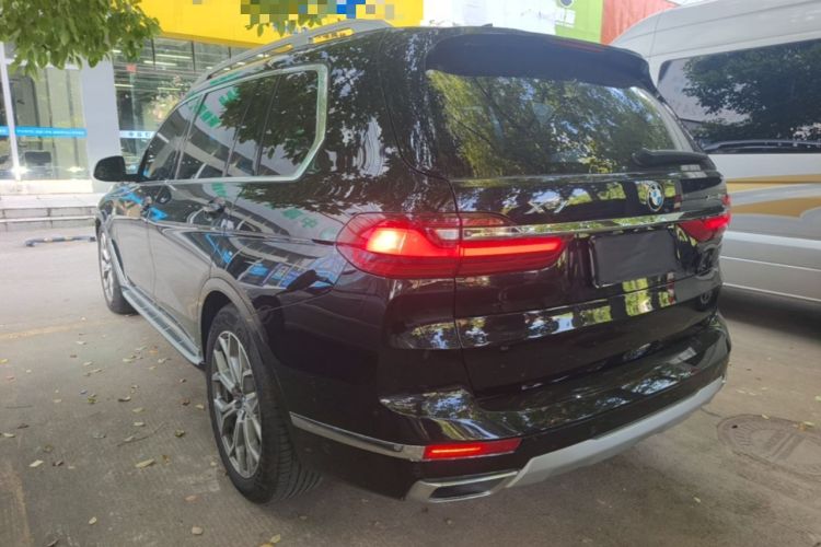 Used BMW X7 2021 xDrive40i Luxury Package with Leading Features Rear Left 45 Deg