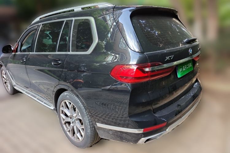 Used BMW X7 2021 xDrive40i Luxury Package with Leading Features Rear Left 45 Deg