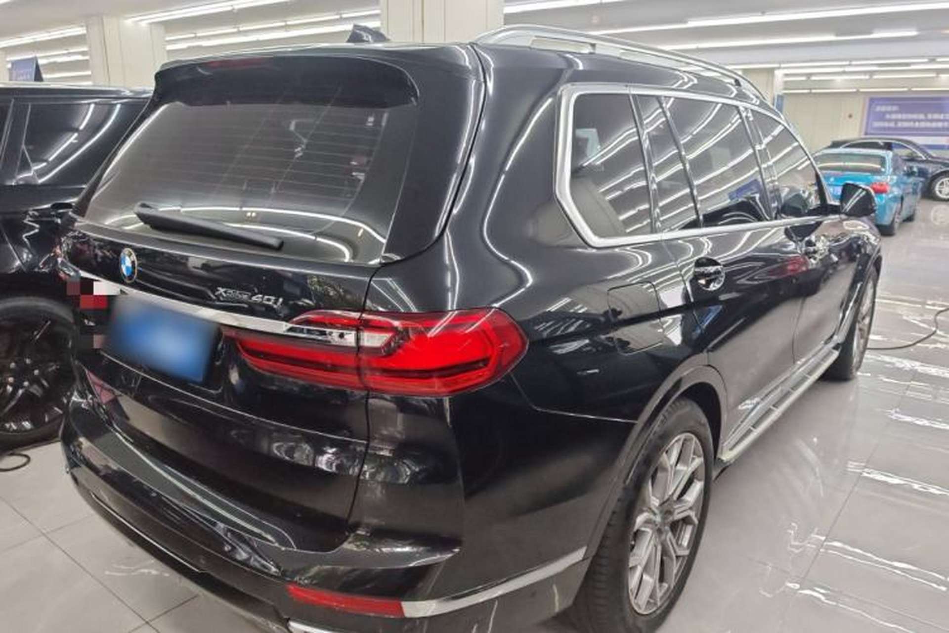 Used BMW X7 2021 xDrive40i Luxury Package with Premium Features Rear Right 45 Deg
