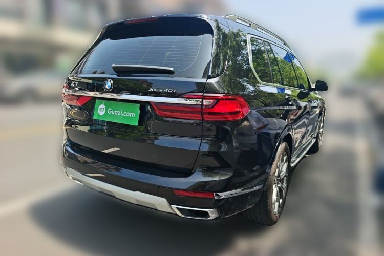 Used BMW X7 2021 xDrive40i Luxury Package with Leading Features Rear Right 45 Deg