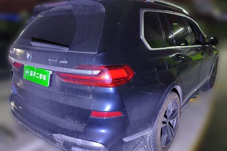 Used BMW X7 2021 xDrive40i Luxury Package with Leading Features Rear Right 45 Deg