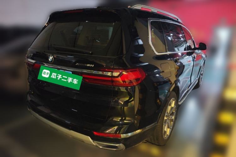 Used BMW X7 2021 xDrive40i Luxury Package with Leading Features Rear Right 45 Deg