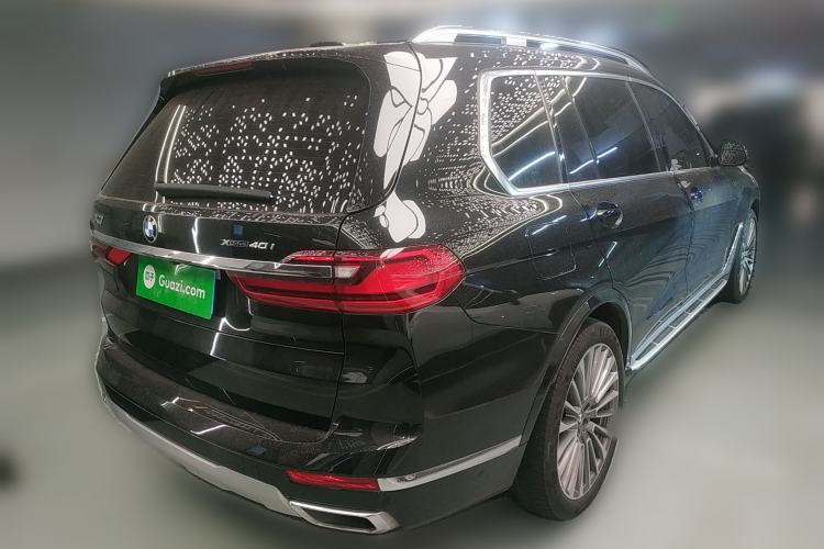 Used BMW X7 2021 xDrive40i Luxury Package with Leading Features Rear Right 45 Deg