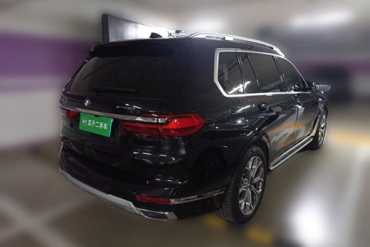 Used BMW X7 2021 xDrive40i Luxury Package with Leading Features Rear Right 45 Deg