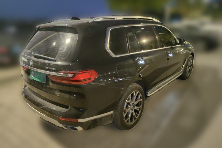 Used BMW X7 2021 xDrive40i Luxury Package with Leading Features Rear Right 45 Deg