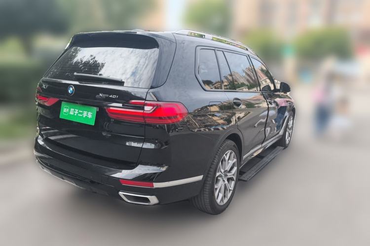 Used BMW X7 2021 xDrive40i Luxury Package with Leading Features Rear Right 45 Deg