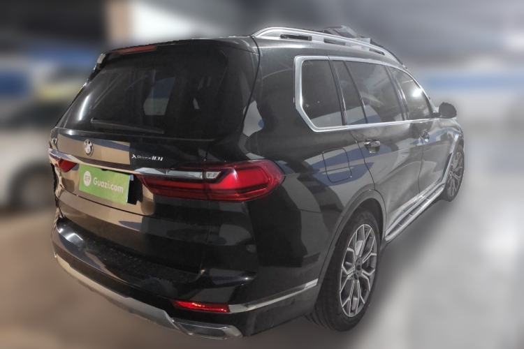 Used BMW X7 2021 xDrive40i Luxury Package with Leading Features Rear Right 45 Deg