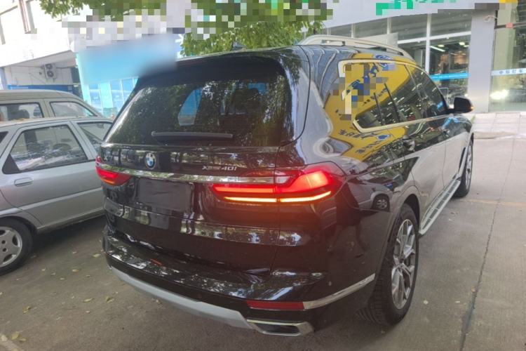 Used BMW X7 2021 xDrive40i Luxury Package with Leading Features Rear Right 45 Deg