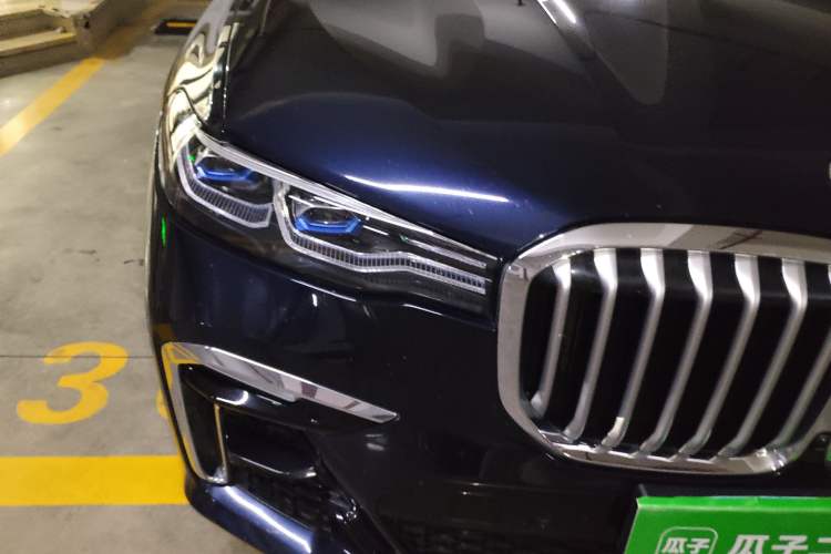 Used BMW X7 2021 Restyled xDrive40i Luxury Version with M Sport Package Right Front Headlight