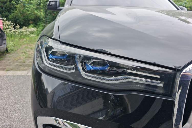 Used BMW X7 2021 Restyled xDrive40i Luxury Version with M Sport Package Right Front Headlight