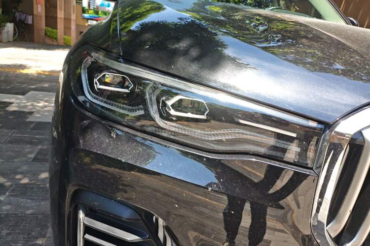 Used BMW X7 2021 xDrive40i Luxury Package with Leading Features Right Front Headlight