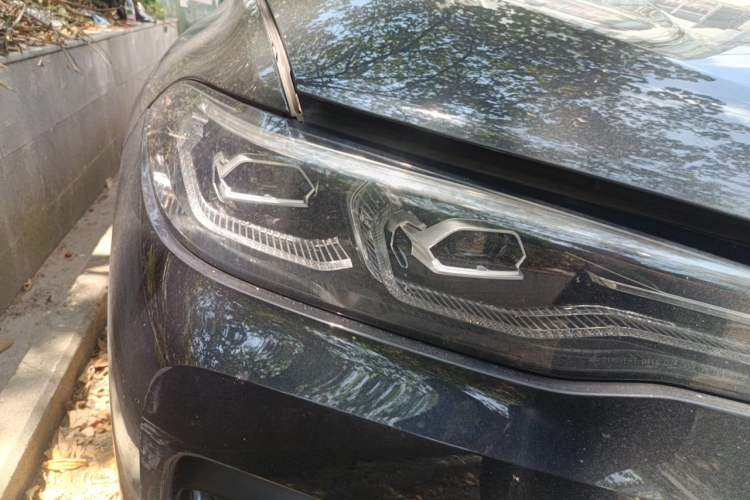 Used BMW X7 2021 xDrive40i Luxury Package with Leading Features Right Front Headlight
