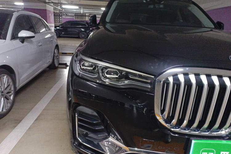 Used BMW X7 2021 xDrive40i Luxury Package with Leading Features Right Front Headlight